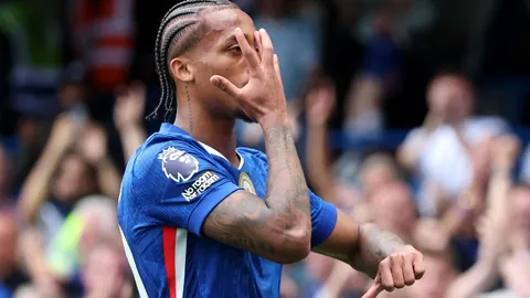 克莱三分球超米勒纪录，穿31号球衣致敬偶像